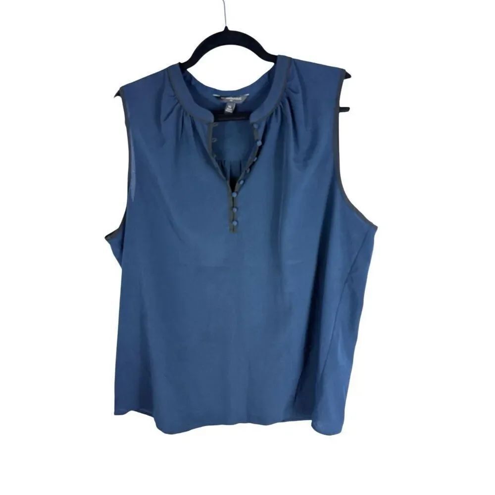 Banana Republic Navy with Black Trim Sleeveless Blouse- size XL